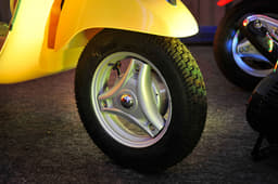 Vespa LX 125 image gallery